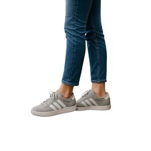 Adidas beige and white sneakers sporty casual street wear women’s size 4